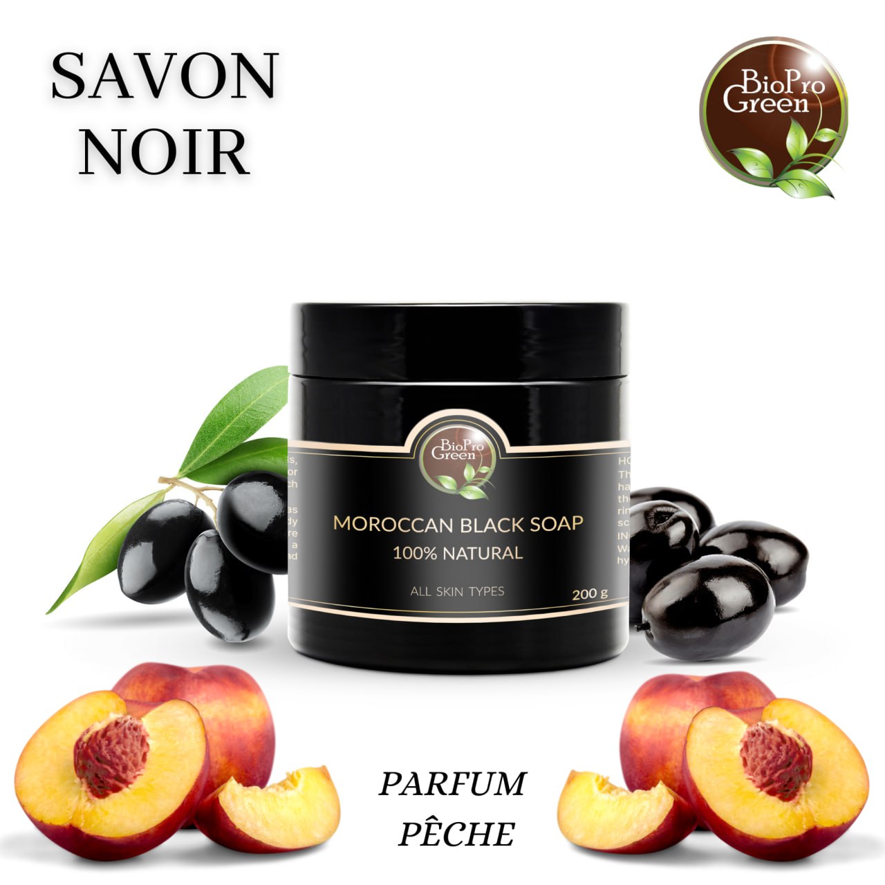 Savon noir parfumé à la pêche dans un pot avec des tranches de pêche fraîche, soin naturel exfoliant et hydratant pour la peau
